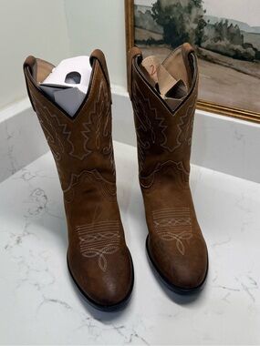 Classic Brown Western Cowboy Boots - Like New w/ Box